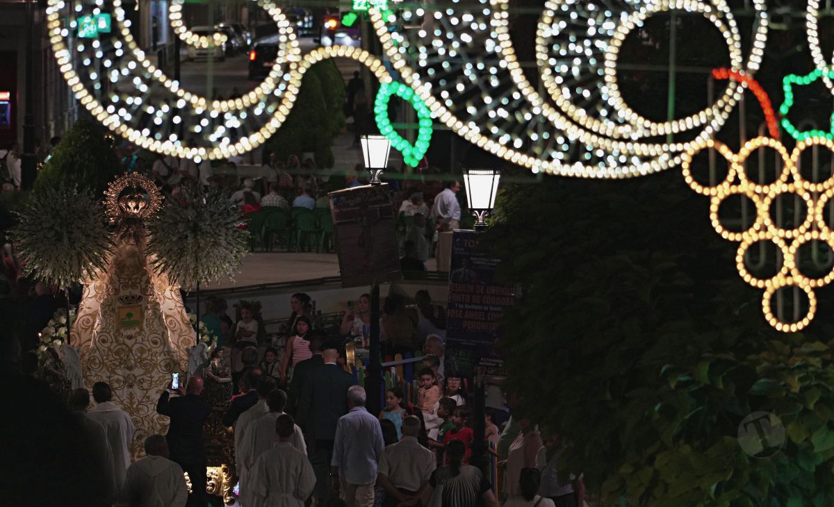 Tomelloso acompaña en procesión a la Virgen de las Viñas por sus calles