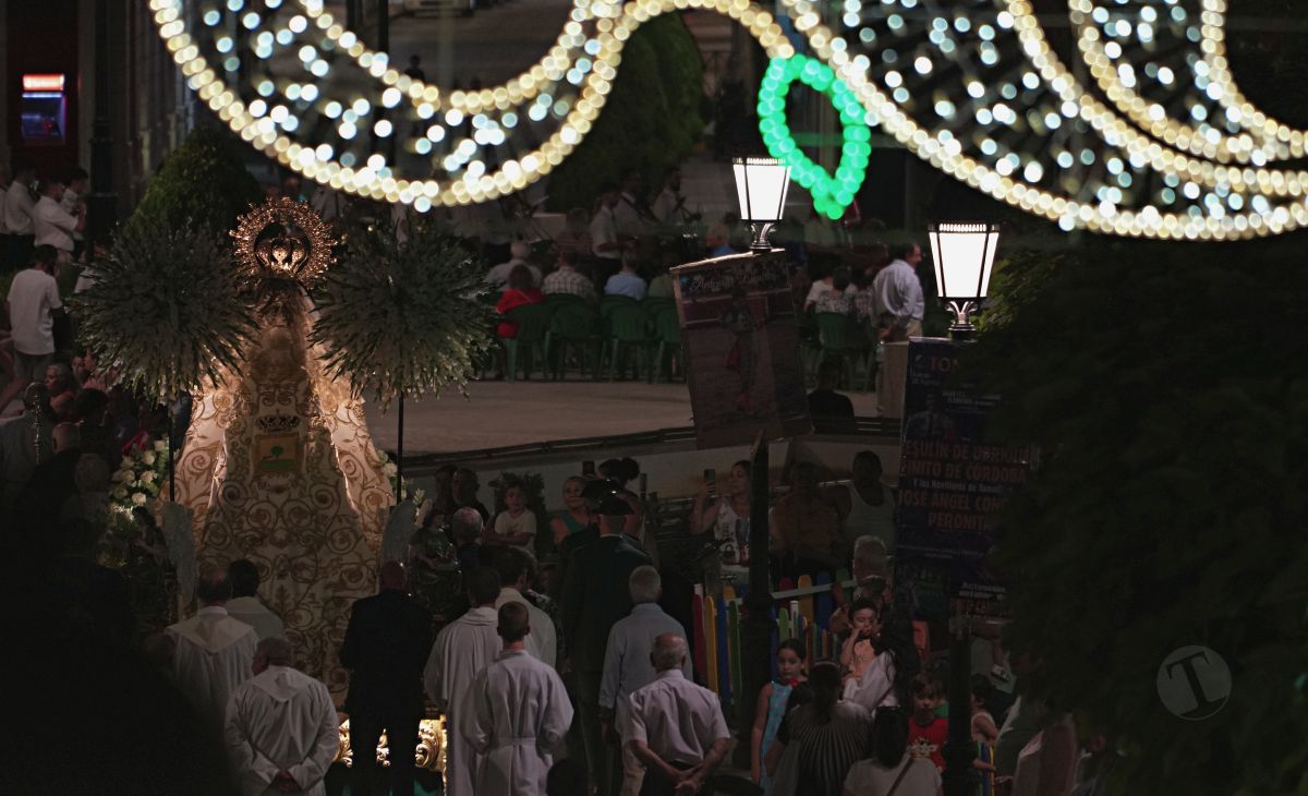 Tomelloso acompaña en procesión a la Virgen de las Viñas por sus calles