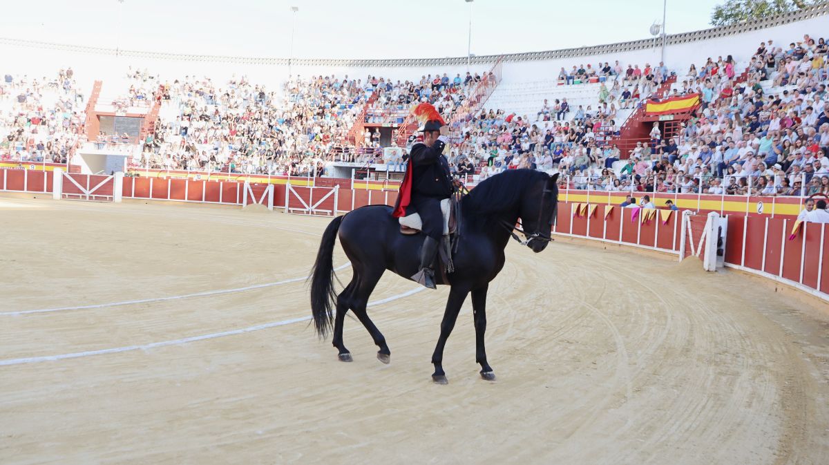 Antonio Linares, gran triunfador de la corrida de Tomelloso con cuatro orejas