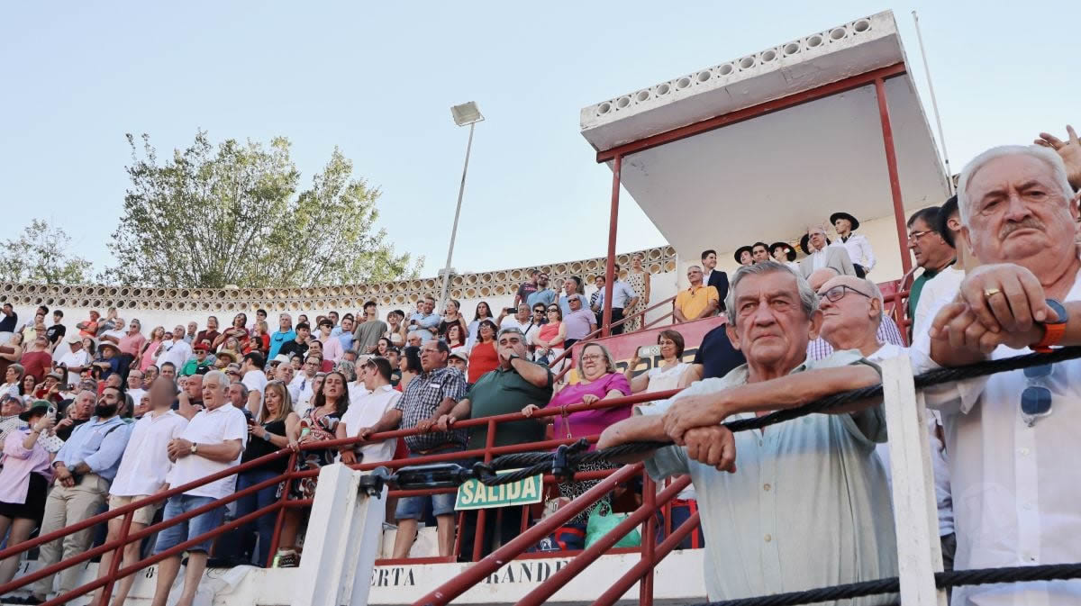 Antonio Linares, gran triunfador de la corrida de Tomelloso con cuatro orejas