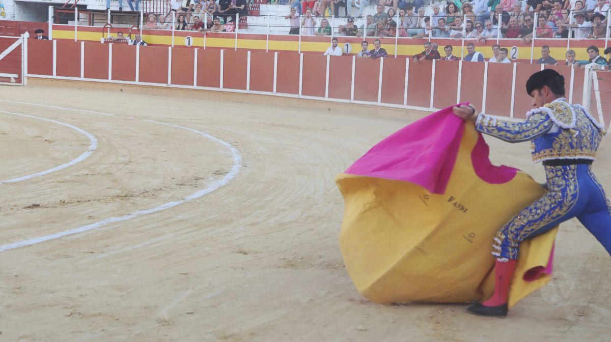 Antonio Linares, gran triunfador de la corrida de Tomelloso con cuatro orejas