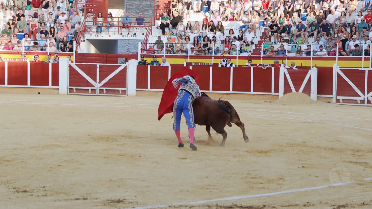 Antonio Linares, gran triunfador de la corrida de Tomelloso con cuatro orejas