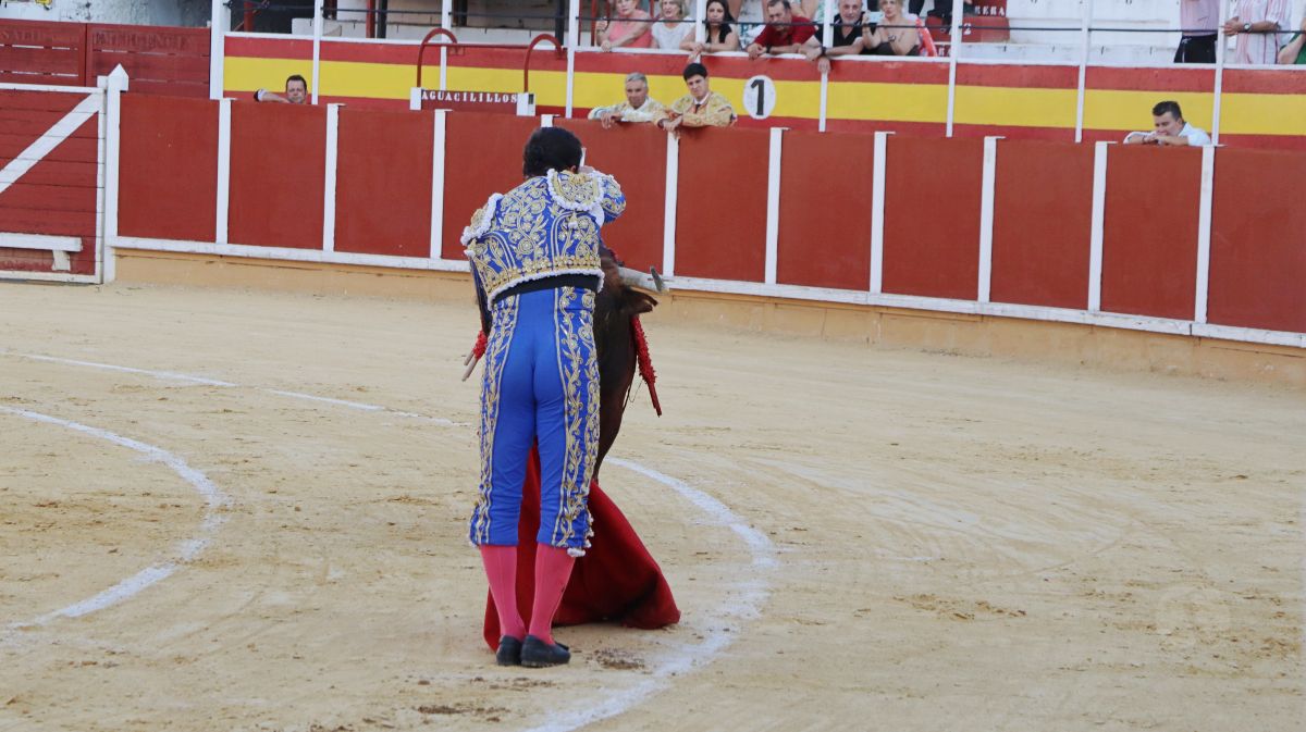 Antonio Linares, gran triunfador de la corrida de Tomelloso con cuatro orejas