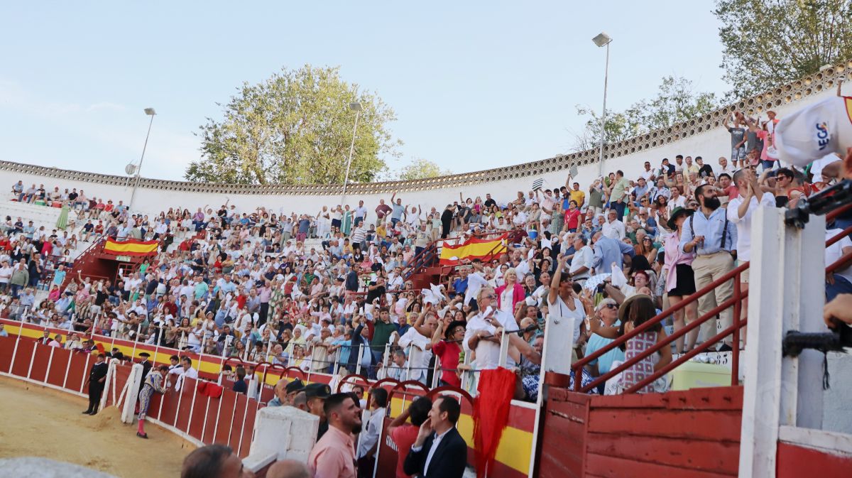 Antonio Linares, gran triunfador de la corrida de Tomelloso con cuatro orejas