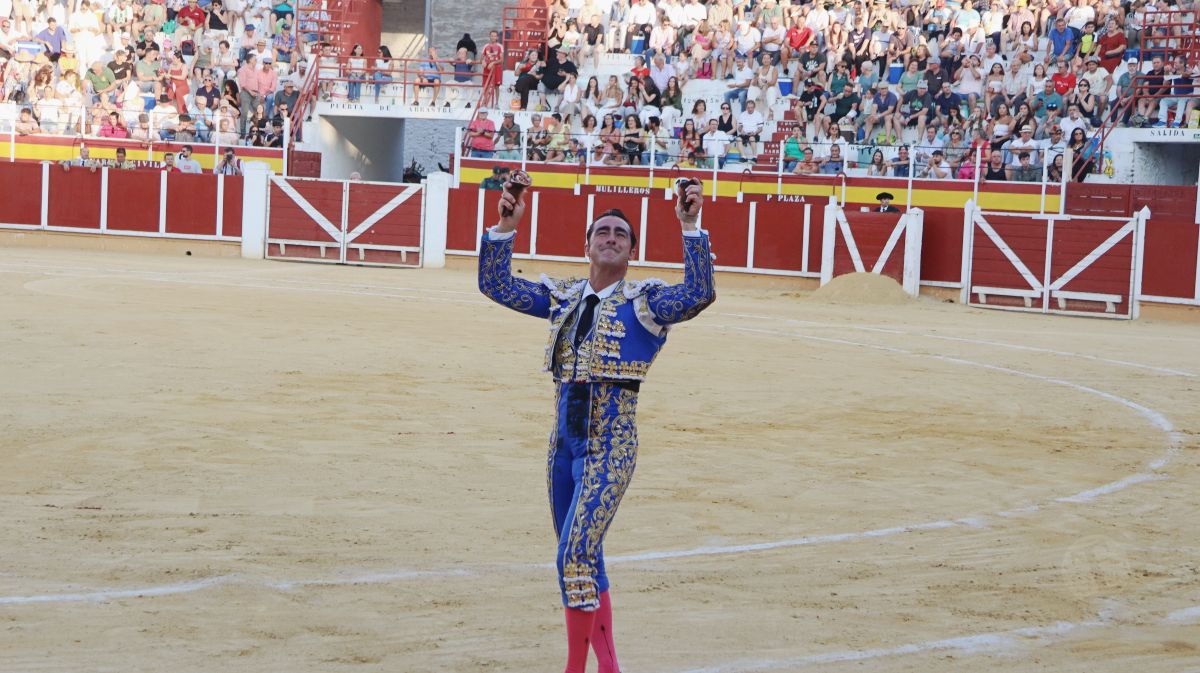 Antonio Linares, gran triunfador de la corrida de Tomelloso con cuatro orejas