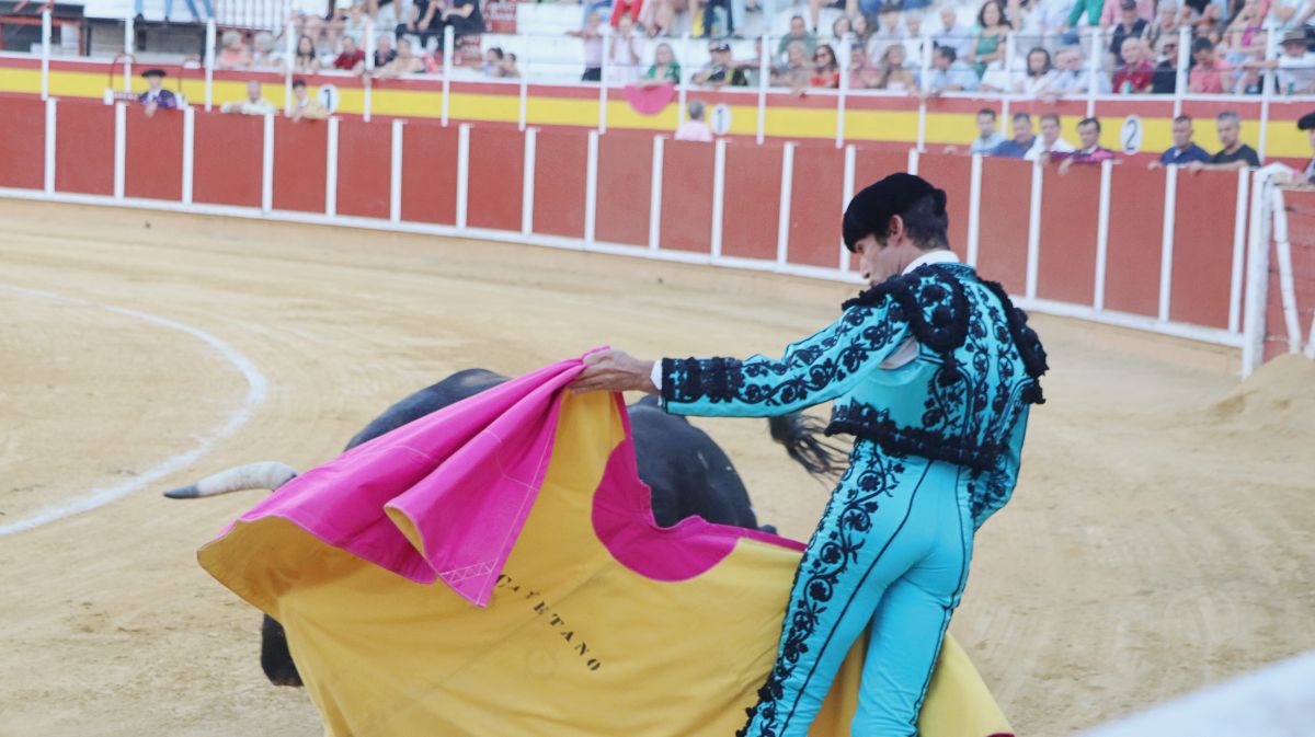 Antonio Linares, gran triunfador de la corrida de Tomelloso con cuatro orejas