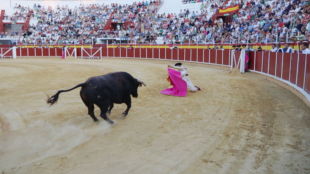 Antonio Linares, gran triunfador de la corrida de Tomelloso con cuatro orejas
