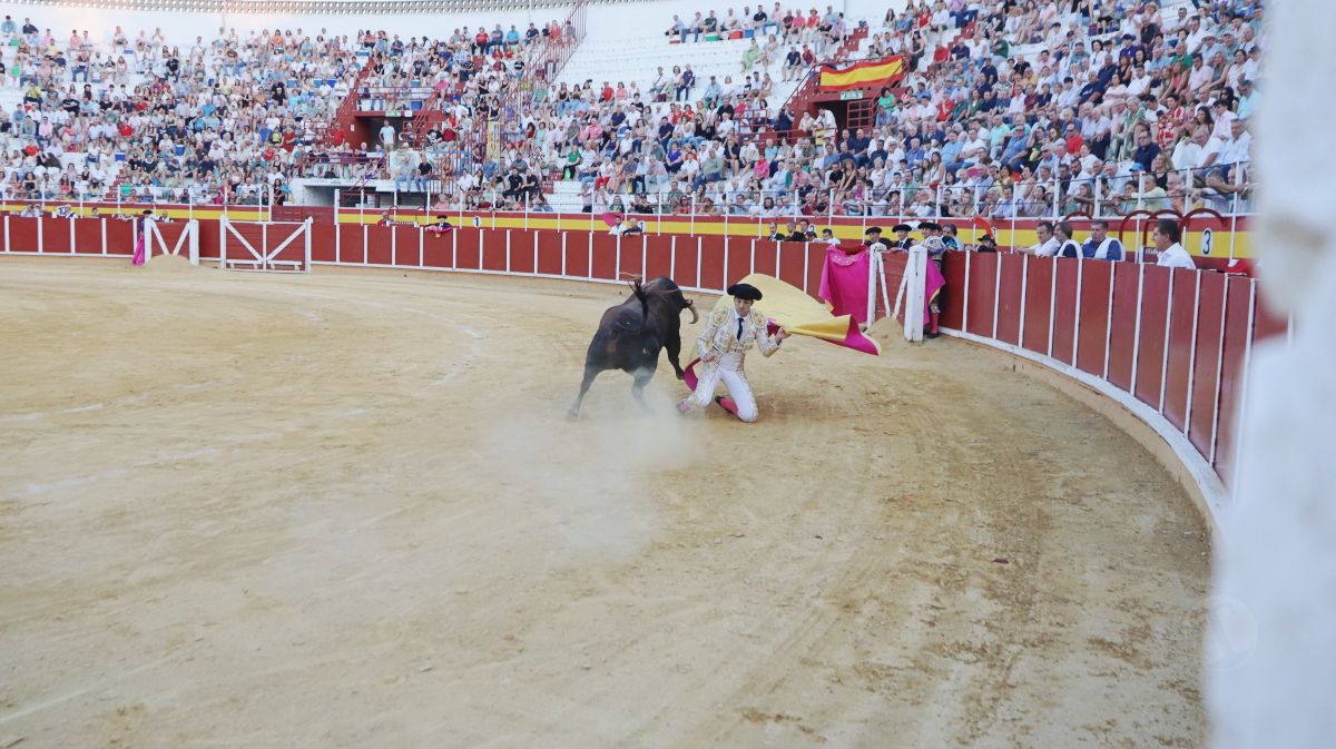Antonio Linares, gran triunfador de la corrida de Tomelloso con cuatro orejas