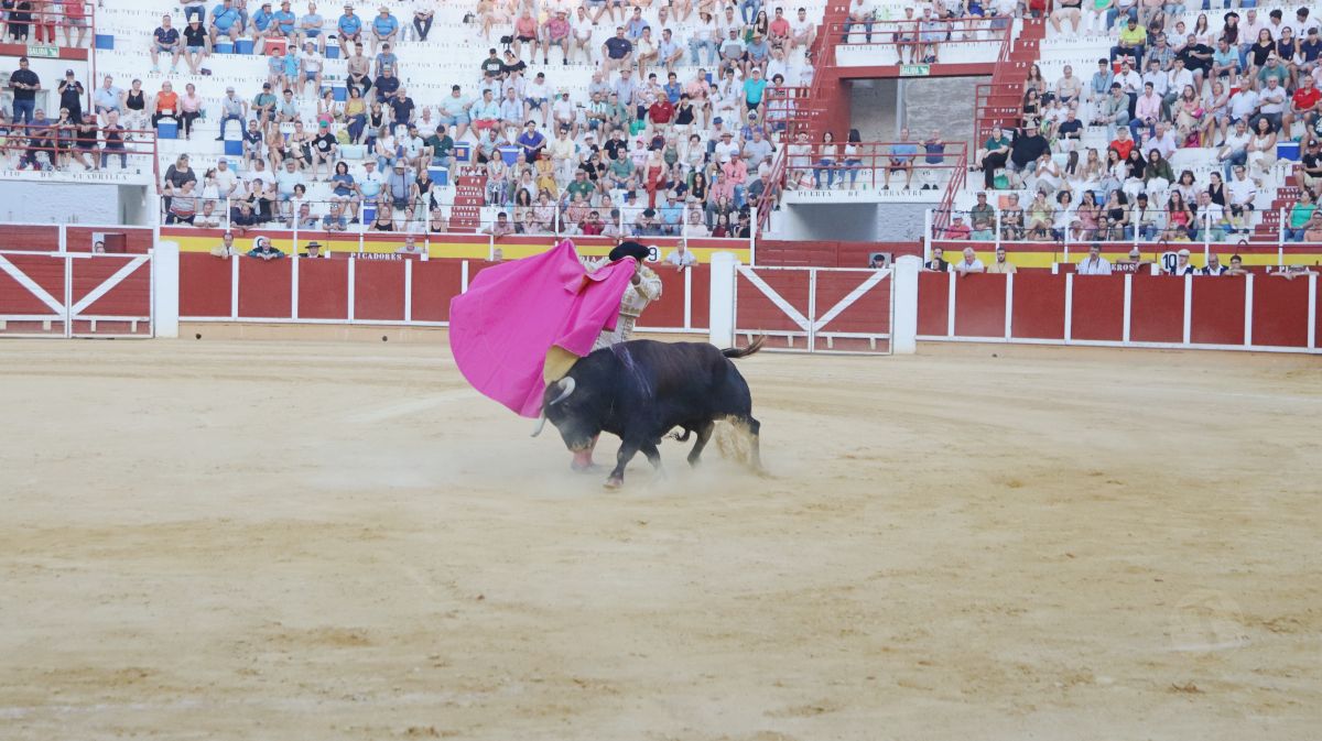 Antonio Linares, gran triunfador de la corrida de Tomelloso con cuatro orejas