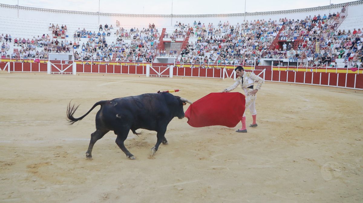 Antonio Linares, gran triunfador de la corrida de Tomelloso con cuatro orejas