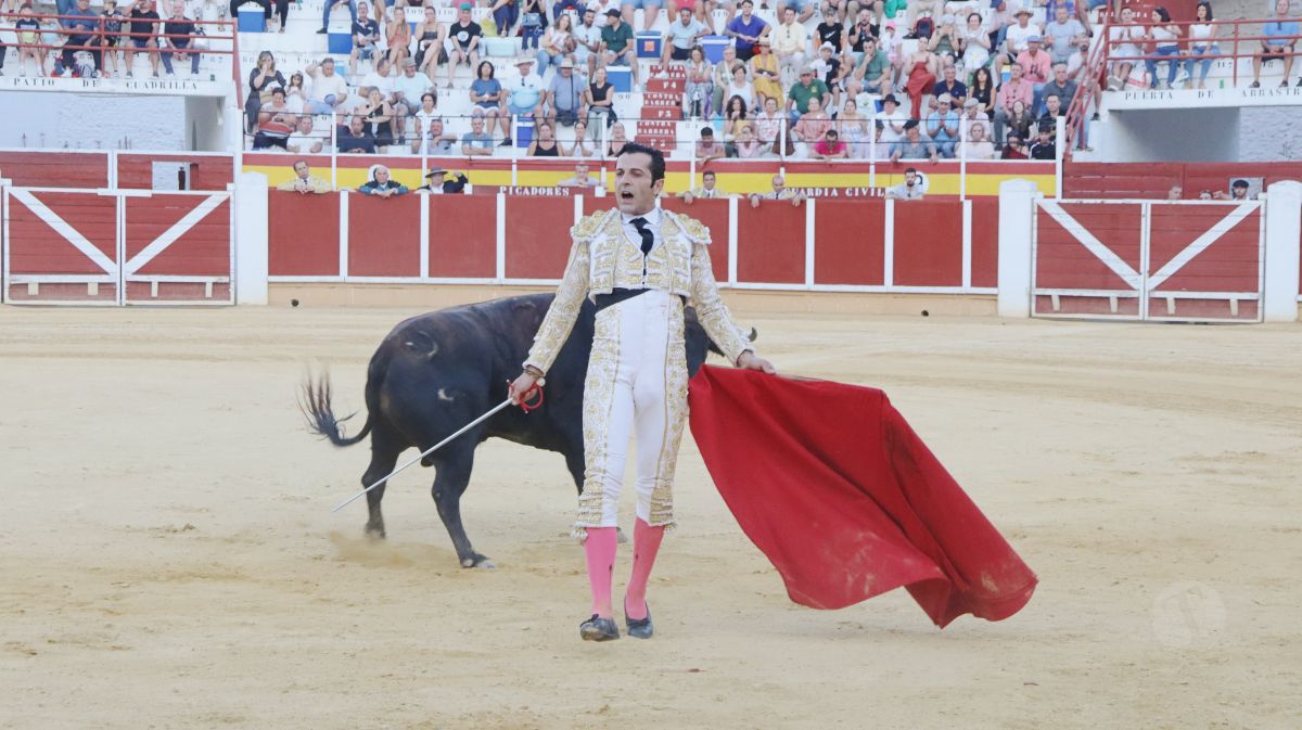 Antonio Linares, gran triunfador de la corrida de Tomelloso con cuatro orejas