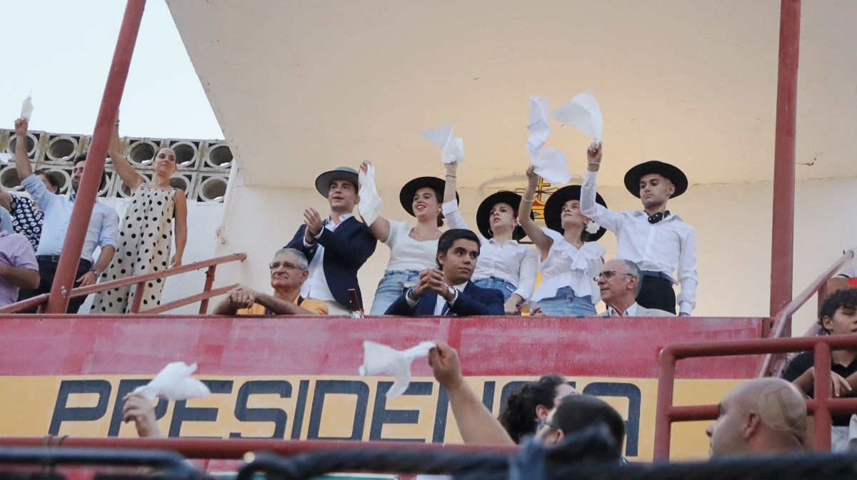 Antonio Linares, gran triunfador de la corrida de Tomelloso con cuatro orejas