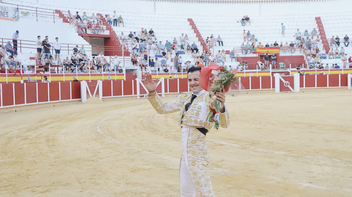 Antonio Linares, gran triunfador de la corrida de Tomelloso con cuatro orejas