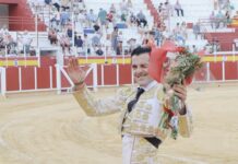 Antonio Linares, gran triunfador de la corrida de Tomelloso con cuatro orejas