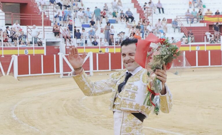 Antonio Linares, gran triunfador de la corrida de Tomelloso con cuatro orejas