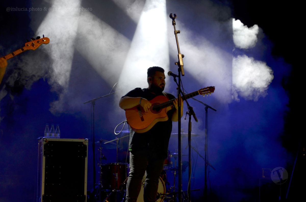 Tributo a Estopa en Tomelloso: Fuente de Energía llenó de rumba y rock los jardines del parque
