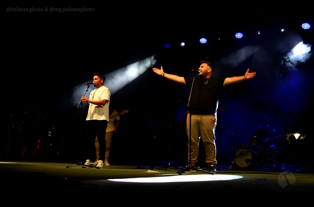 Tributo a Estopa en Tomelloso: Fuente de Energía llenó de rumba y rock los jardines del parque