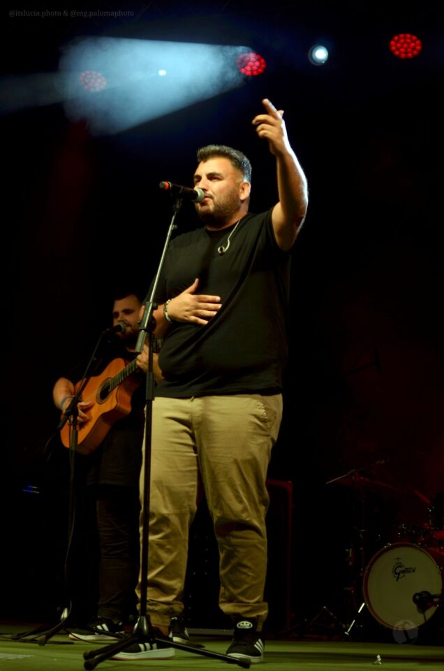 Tributo a Estopa en Tomelloso: Fuente de Energía llenó de rumba y rock los jardines del parque