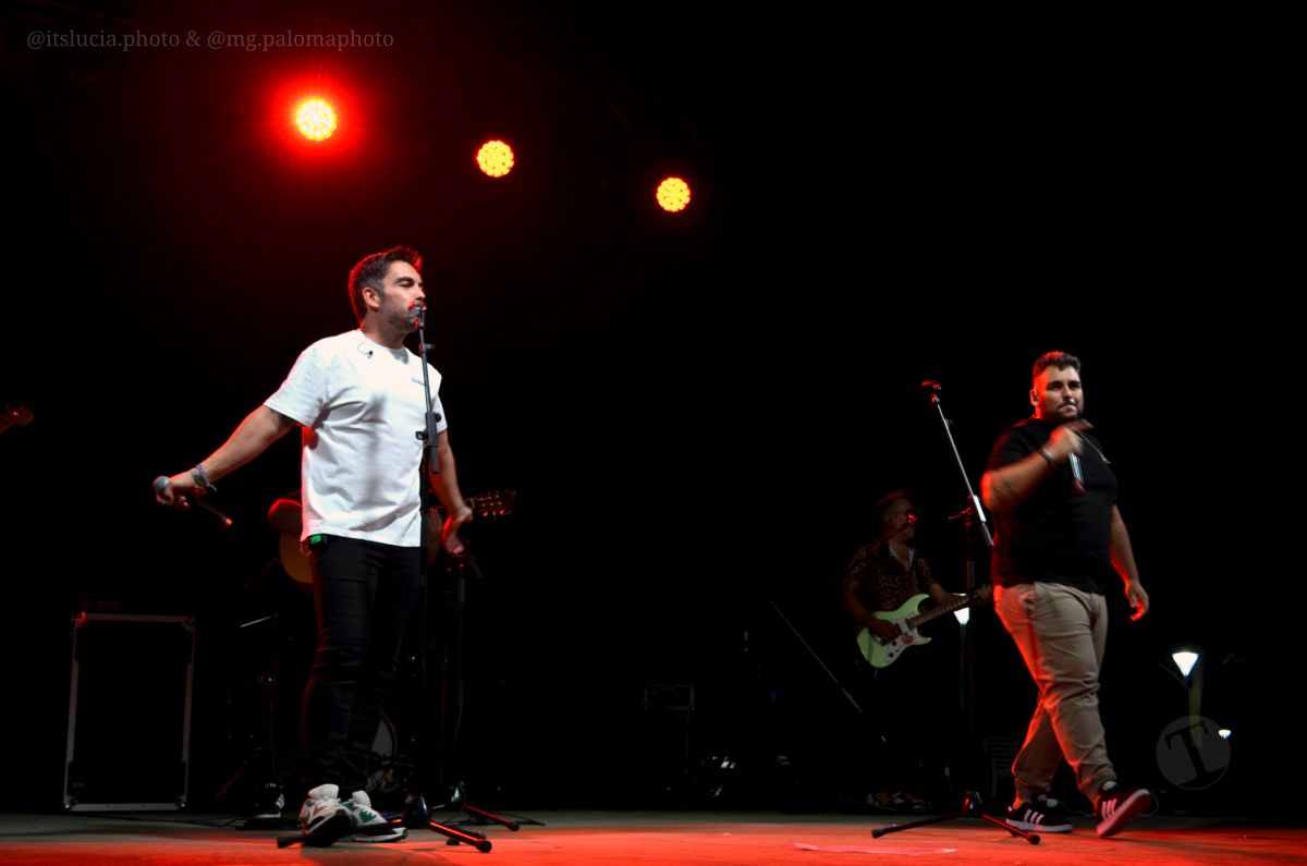 Tributo a Estopa en Tomelloso: Fuente de Energía llenó de rumba y rock los jardines del parque
