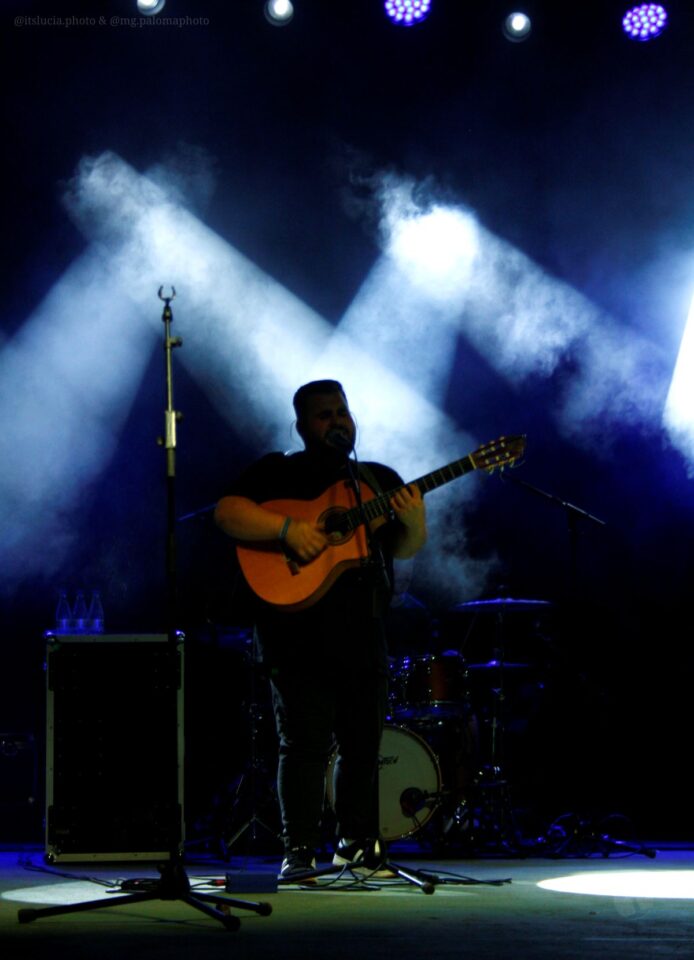 Tributo a Estopa en Tomelloso: Fuente de Energía llenó de rumba y rock los jardines del parque