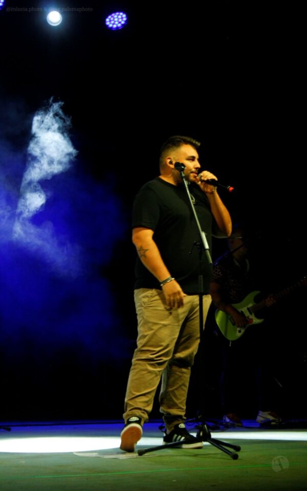 Tributo a Estopa en Tomelloso: Fuente de Energía llenó de rumba y rock los jardines del parque