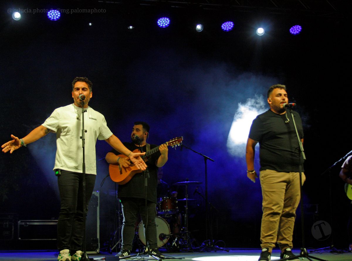 Tributo a Estopa en Tomelloso: Fuente de Energía llenó de rumba y rock los jardines del parque