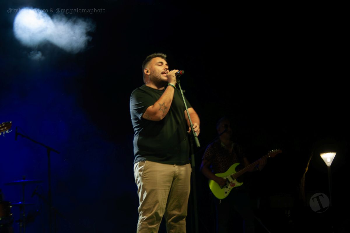 Tributo a Estopa en Tomelloso: Fuente de Energía llenó de rumba y rock los jardines del parque
