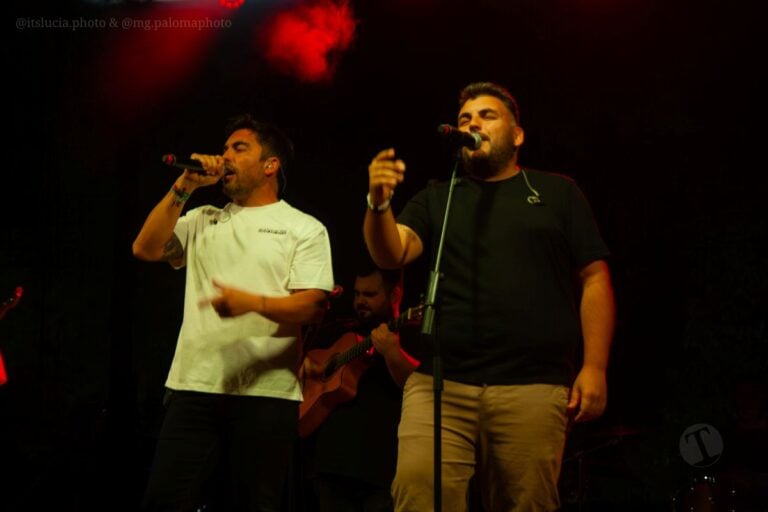 Tributo a Estopa en Tomelloso: Fuente de Energía llenó de rumba y rock los jardines del parque