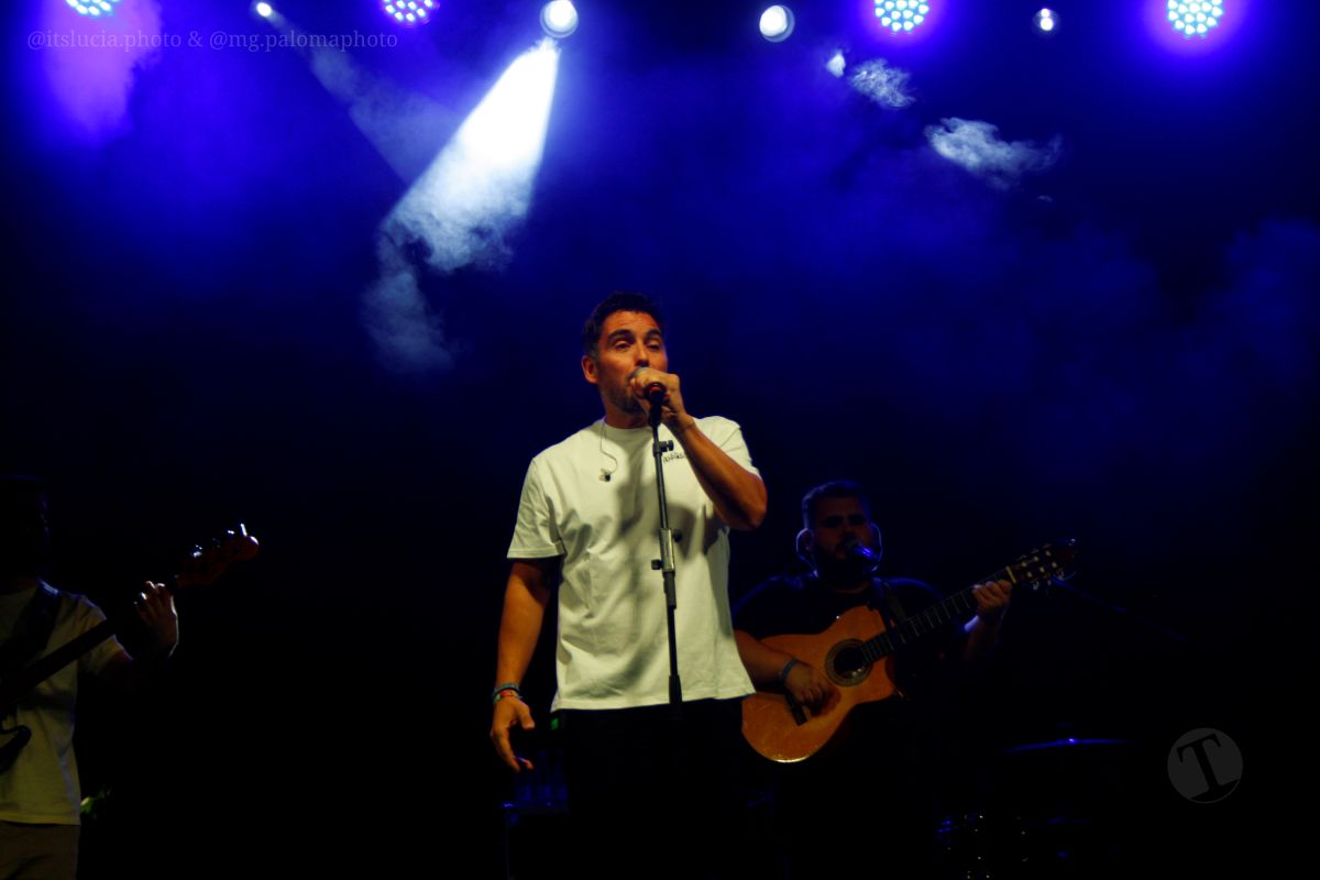 Tributo a Estopa en Tomelloso: Fuente de Energía llenó de rumba y rock los jardines del parque