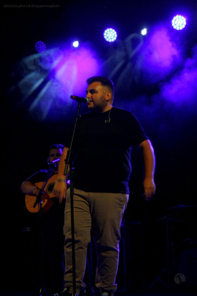 Tributo a Estopa en Tomelloso: Fuente de Energía llenó de rumba y rock los jardines del parque