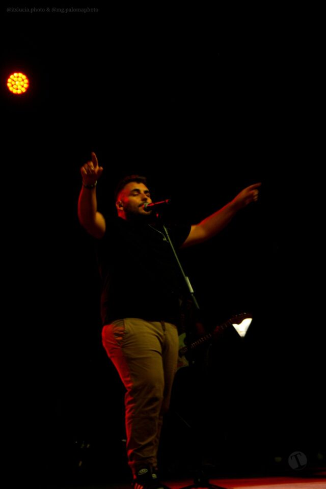 Tributo a Estopa en Tomelloso: Fuente de Energía llenó de rumba y rock los jardines del parque