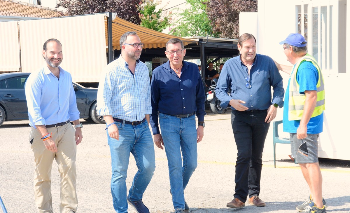 El alcalde de Tomelloso respalda al sector agrícola en la cooperativa Santiago Apóstol