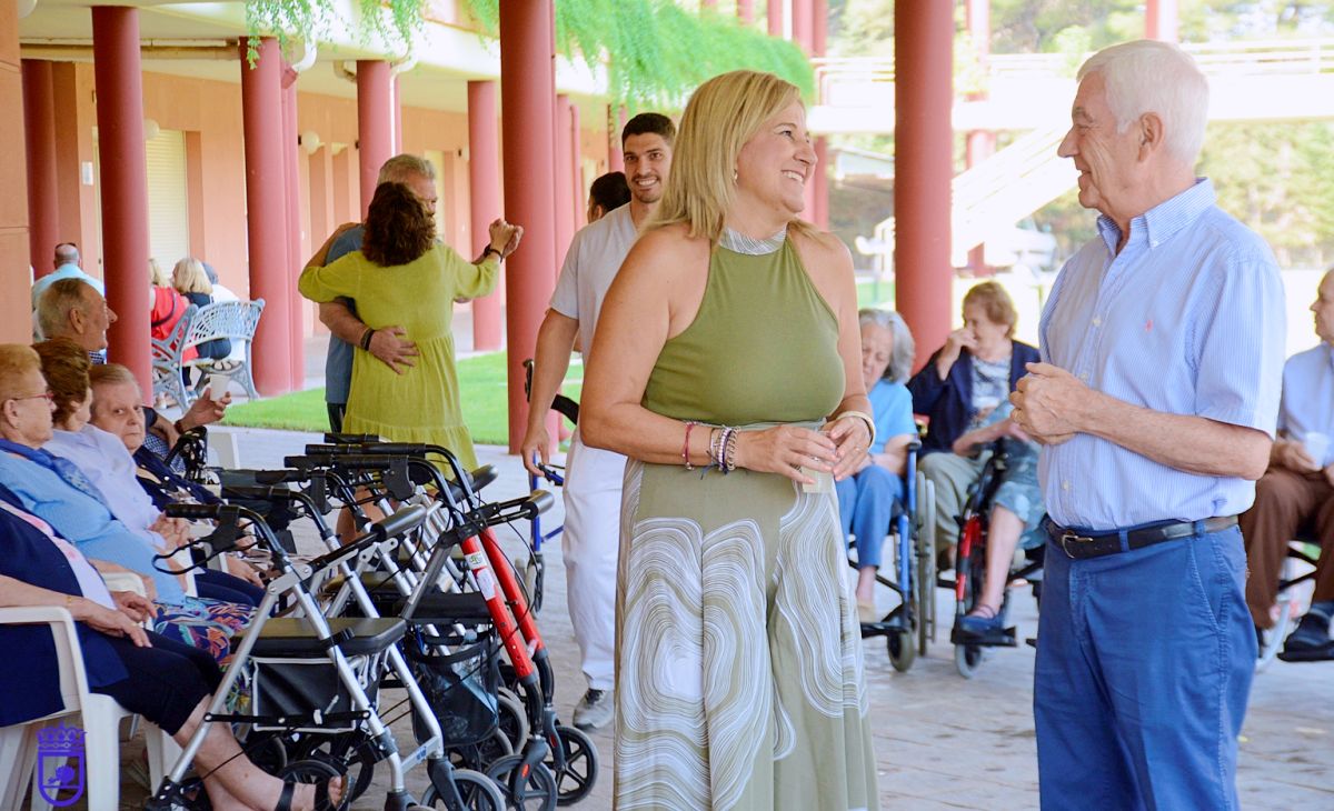 El alcalde de Tomelloso visita la residencia Elder para felicitar las fiestas