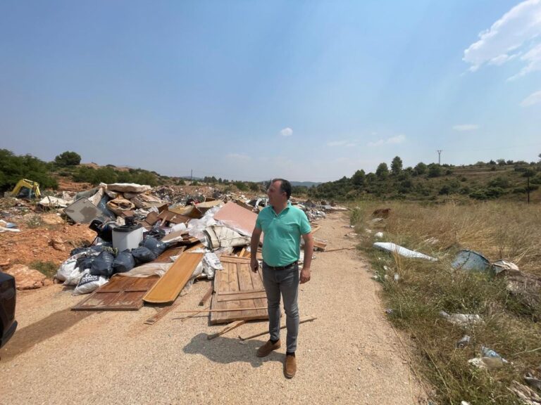 David Moreno denuncia el «abandono» de Page a los pueblos de Mira y Landete afectados por la Dana
