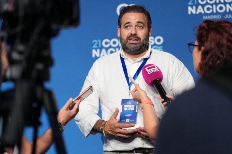 Agua, agricultura, vivienda, servicios sociales o educación, las propuestas de Núñez en el Debate de la Región