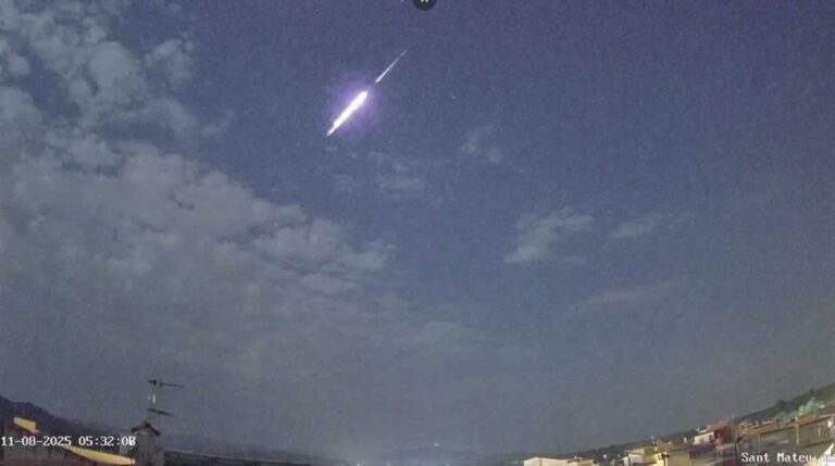 Así cruzaron España los restos de un cohete chino antes de hacerse pedazos en el aire