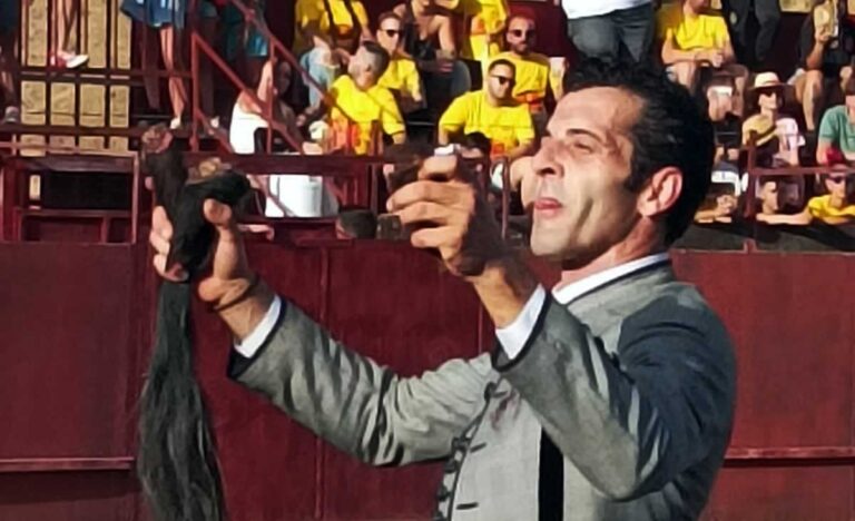 Antonio Linares sigue arrollando: dos orejas y rabo en Fuencaliente