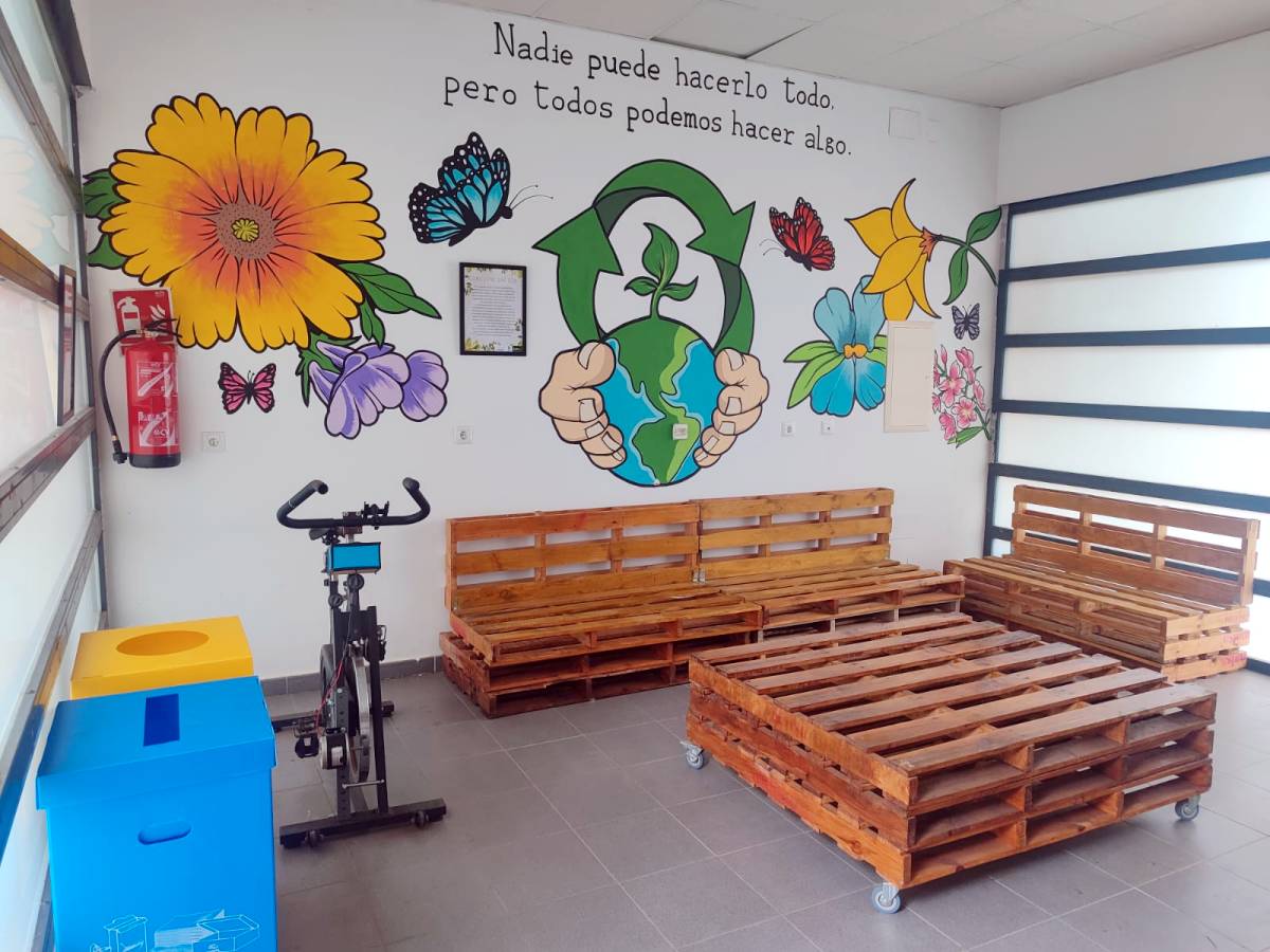 Un Aula Sostenible, la iniciativa del centro joven de Tomelloso creada con material reusado