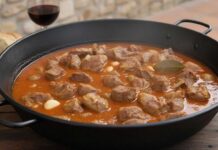 La receta tradicional de caldereta de cordero que no falta en ninguna celebración