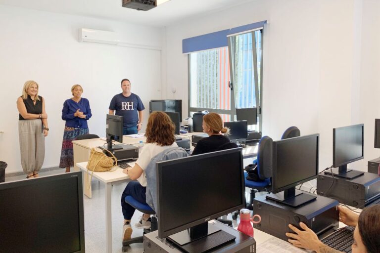 Trece alumnos terminan su formación en contabilidad y gestión empresarial en el CLIPE de Tomelloso