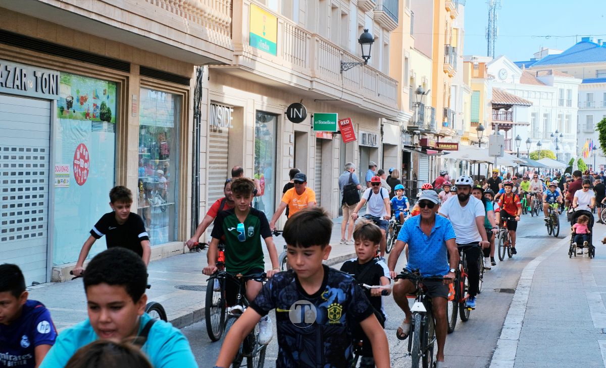 Tomelloso vive una gran fiesta familiar sobre ruedas en el Día de la Bici