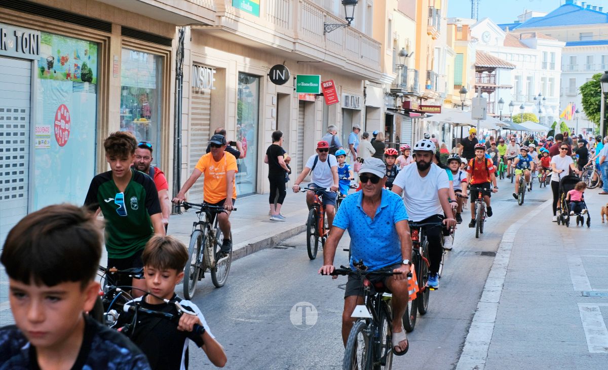 Tomelloso vive una gran fiesta familiar sobre ruedas en el Día de la Bici