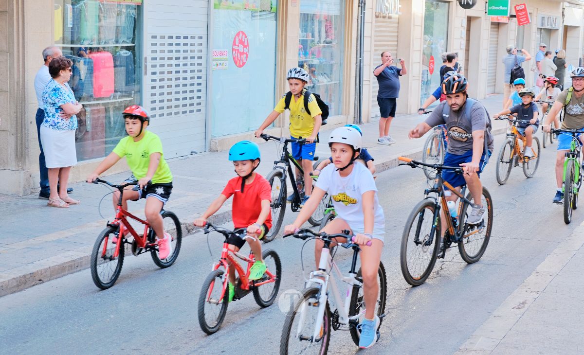Tomelloso vive una gran fiesta familiar sobre ruedas en el Día de la Bici