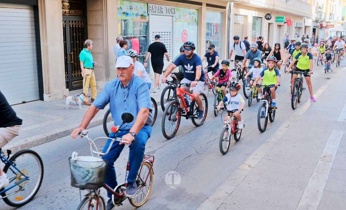 Tomelloso vive una gran fiesta familiar sobre ruedas en el Día de la Bici