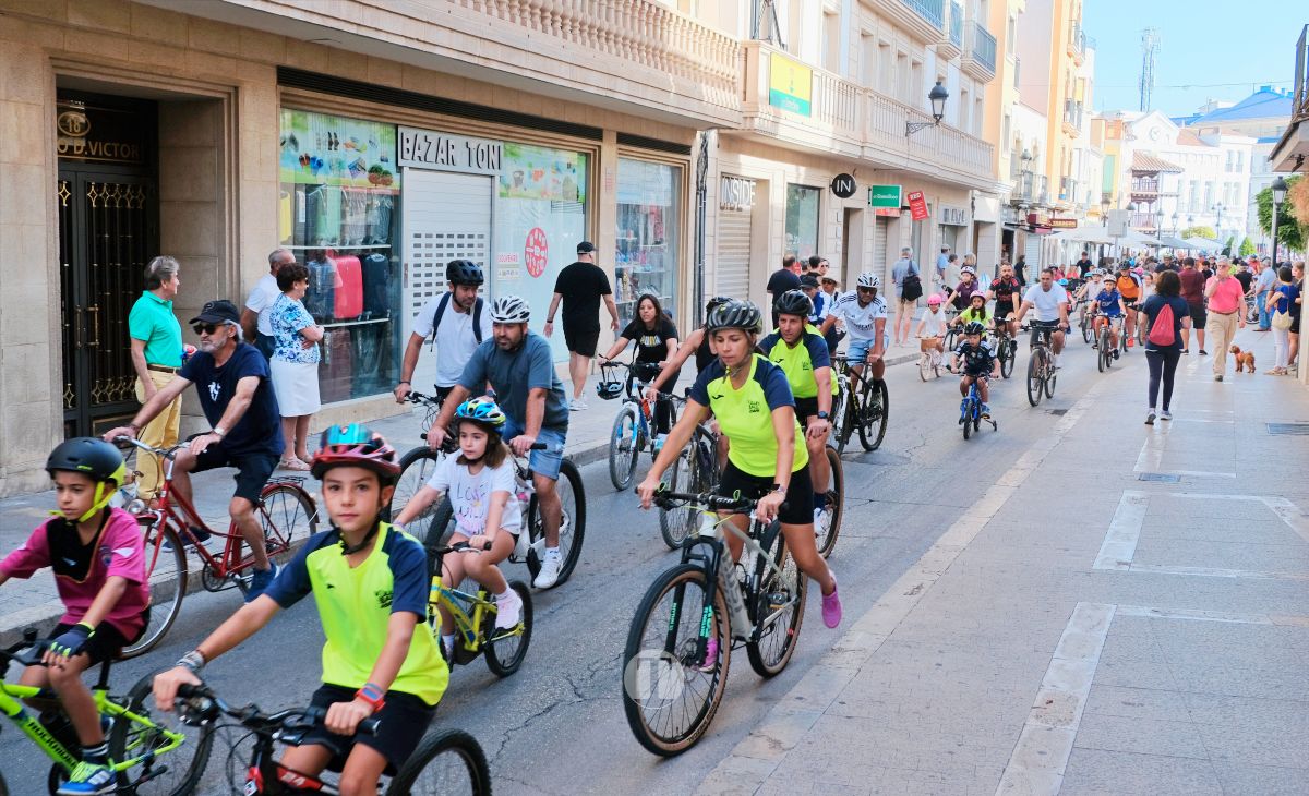 Tomelloso vive una gran fiesta familiar sobre ruedas en el Día de la Bici