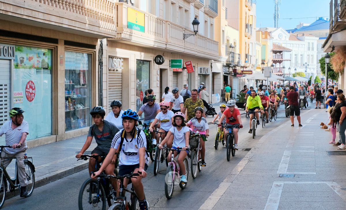 Tomelloso vive una gran fiesta familiar sobre ruedas en el Día de la Bici