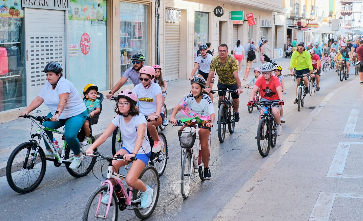Tomelloso vive una gran fiesta familiar sobre ruedas en el Día de la Bici