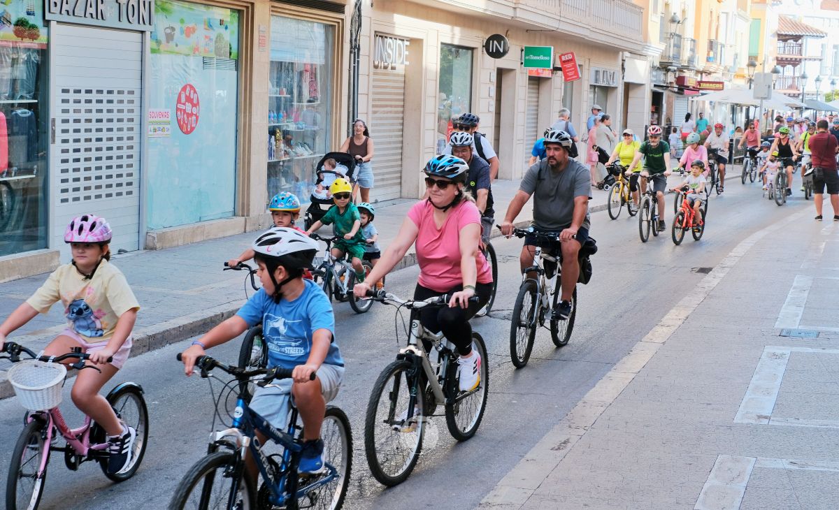 Tomelloso vive una gran fiesta familiar sobre ruedas en el Día de la Bici