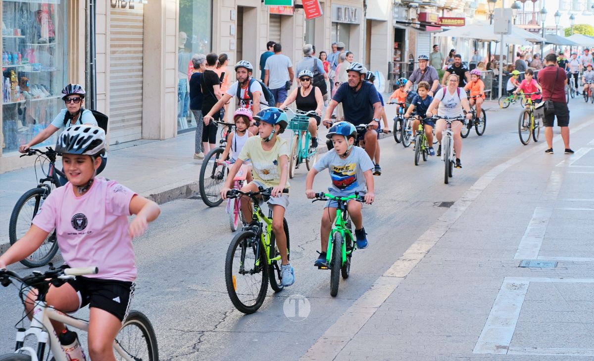 Tomelloso vive una gran fiesta familiar sobre ruedas en el Día de la Bici