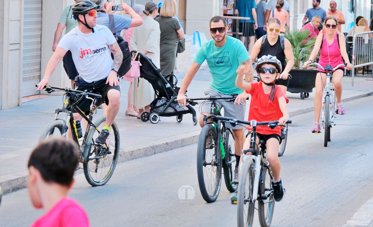 Tomelloso vive una gran fiesta familiar sobre ruedas en el Día de la Bici